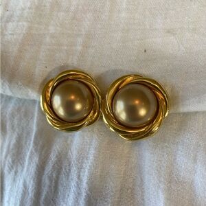 Gold Tone Faux Pearl‎ Vintage Clip on Earrings